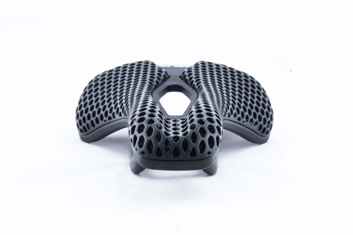 PAINLESS — 3D tištěné karbonové sedlo
